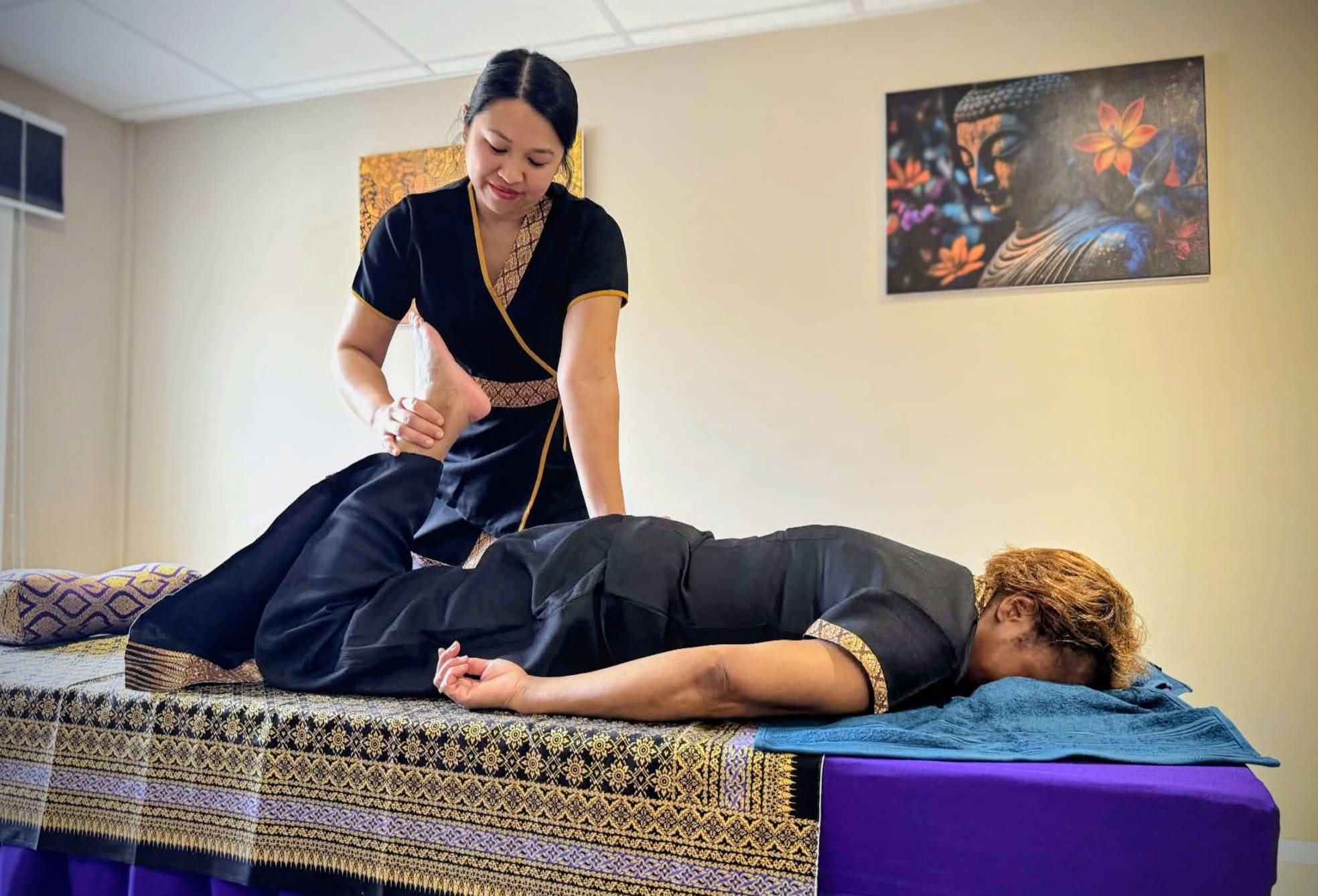 Traditionele Thaise massage met beenrekking