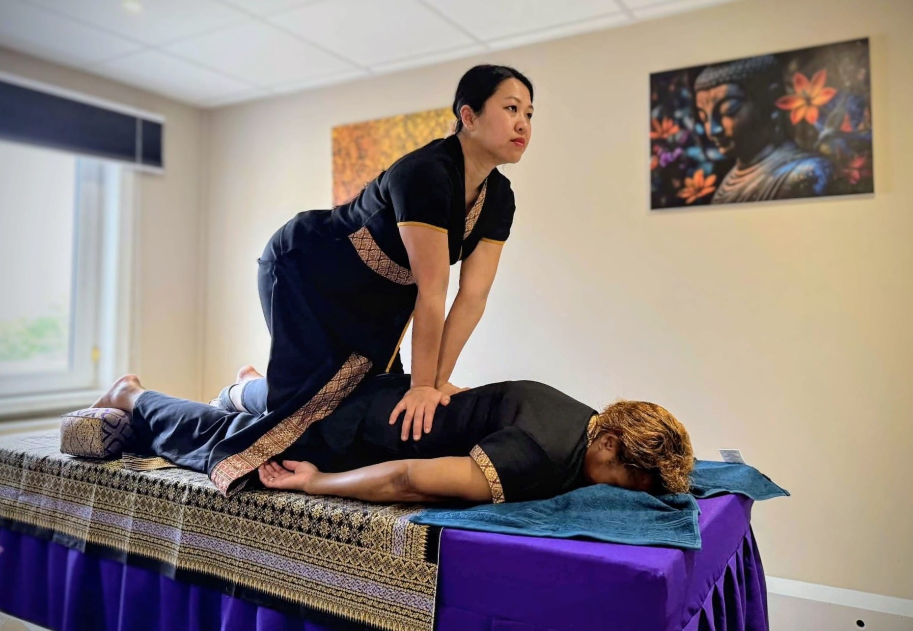 Thaise massage tijdens een behandeling